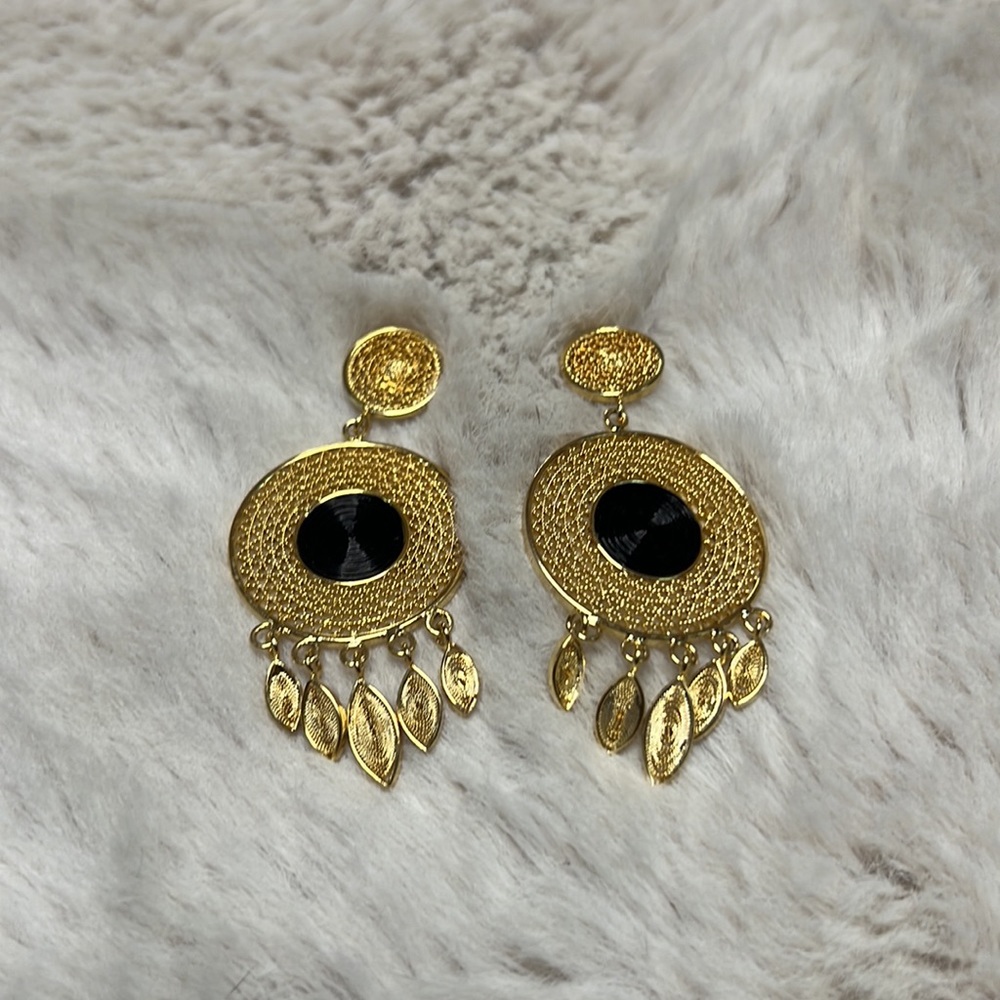 Dangly gold plates earrings